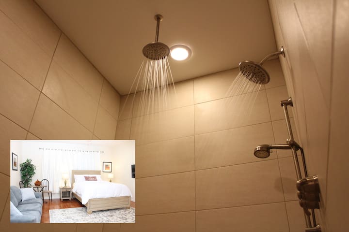 Rain Shower Deluxe Suite - Unforgettable Getaway!