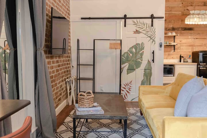 Garden Studio Savannah | Walk To Forsyth Park - Savannah, GA