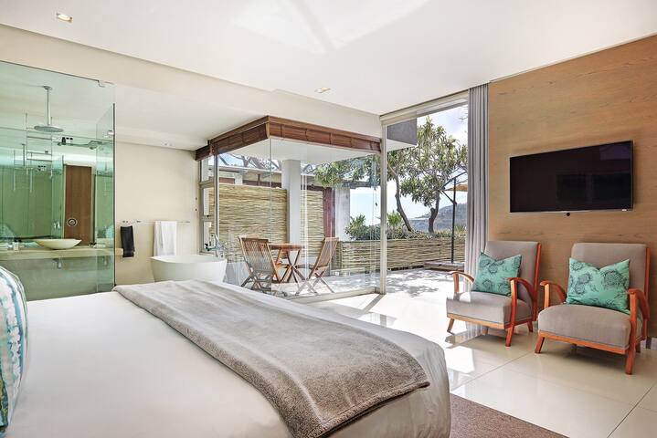 Blinkwater Villa – Camps Bay luxury next to beach gallery image 3
