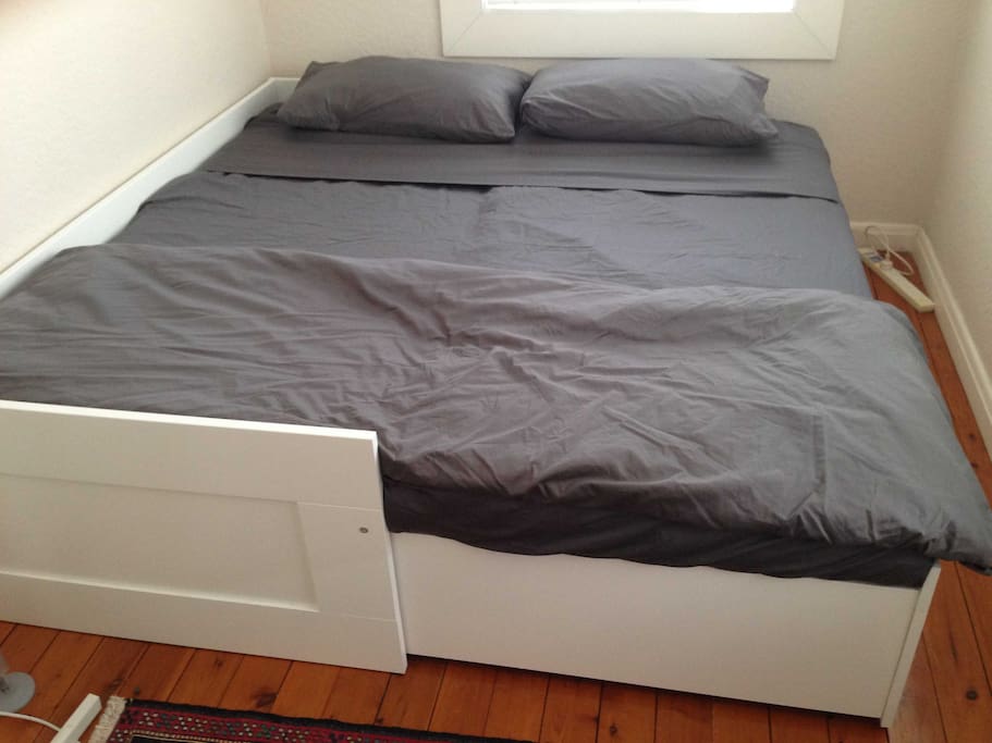 Comfy day bed converts to double bed.