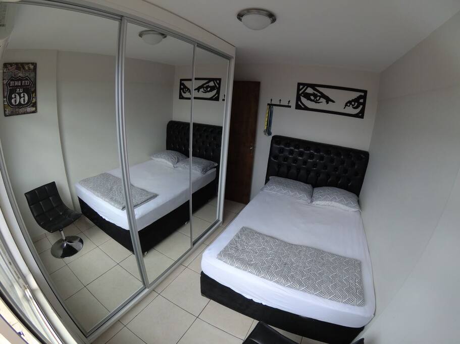 Quarto com cama de casal e Ar Condicionado