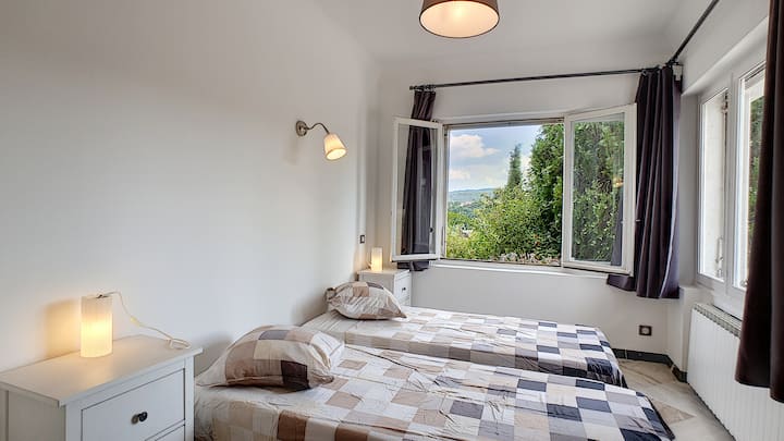 ห้องนอน 2 ชั้นระเบียง