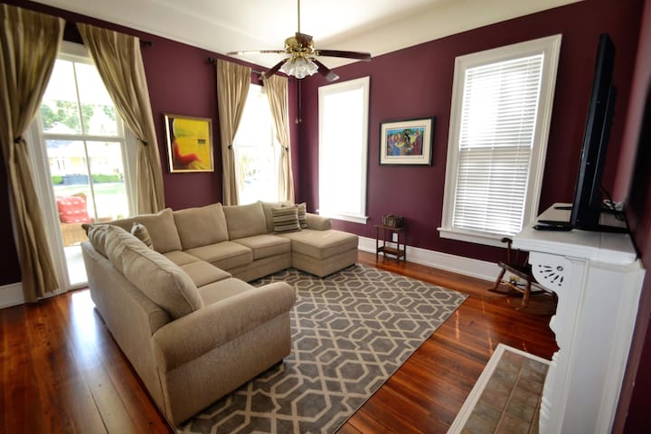 The Historic District House Suite Two- Sleeps 6