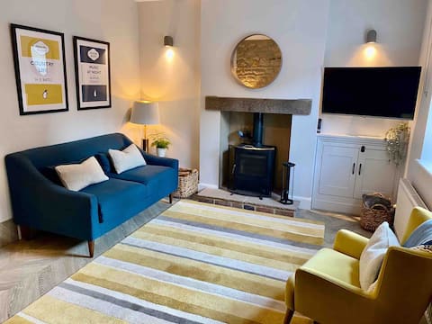 Successful Airbnb property: Stunningly presented 3 bed stone cottage in Crich in Amber Valley