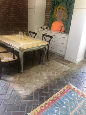 Spactacular Newly Renovated Carriage House gallery image 3