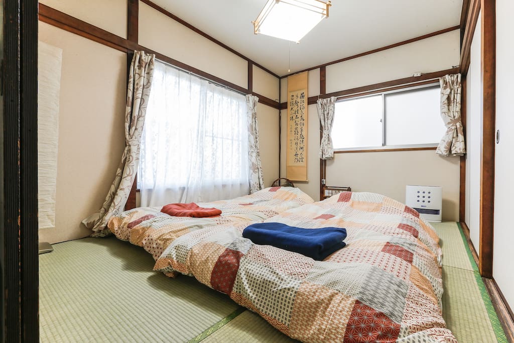 Tatami room.
You can enjoy Japanese tradissional style bed.