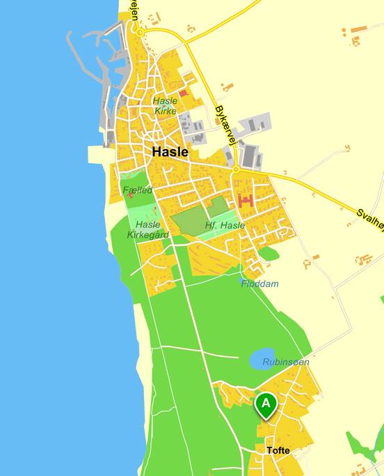 Sommerhuset er placeret ca. 1 km til stranden og 1,5 km til Hasle by