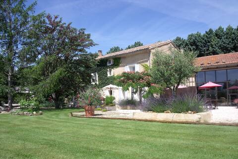 Small peaceful haven with pool and spa