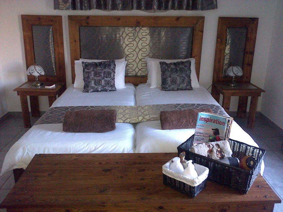 Room 1
Luxuary Room
Flatscreen TV with DSTV, airconditioned