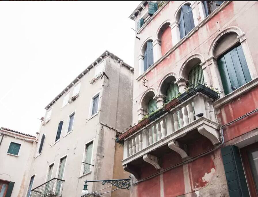 RENAISSANCE BUILDING