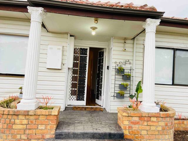 D127 St Albans Lodge 6 bedrooms sleeps 24 gallery image 3