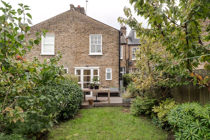 Serene Town House in London – New Listing