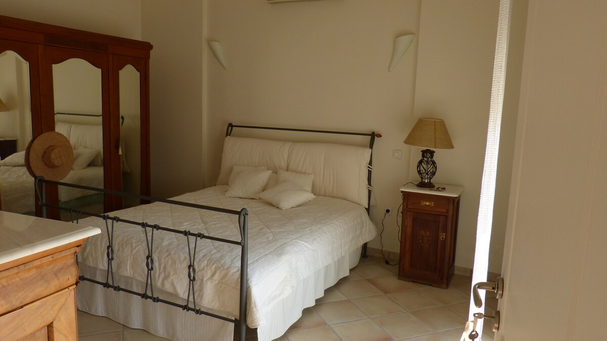 غرفة النوم 1