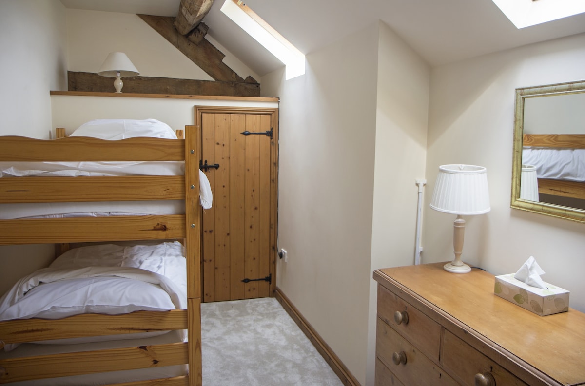 Chambre avec lits superposés. 