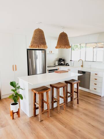 Pet friendly beach home, 3 bedrooms with a pool! gallery image 2