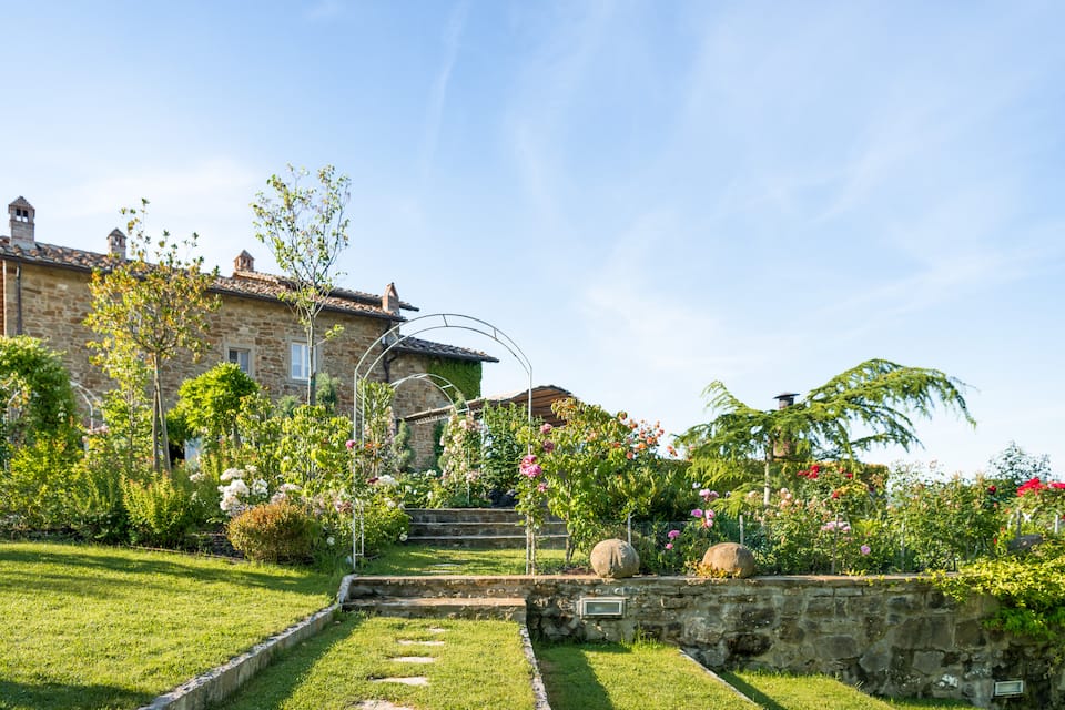 Villa Montemaggio, a 17th-century Chianti farmhouse, Radda in Chianti, Tuscany, Italy, photo 1 of 10