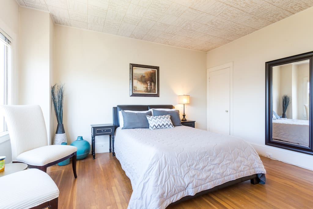 Beautiful bedroom for you to enjoy!
