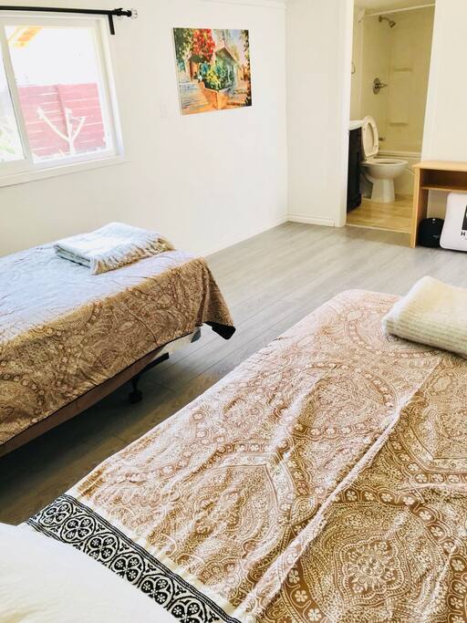 3. Bedroom 1(2 single beds) with ensuite bathroom