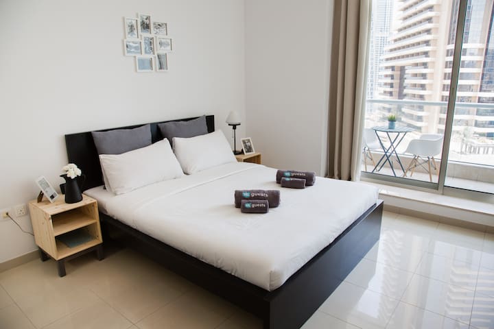 Spacious Studio With City Views 3min Walk To Beach
