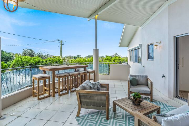 Luxe coastal village home, Peregian Beach gallery image 5