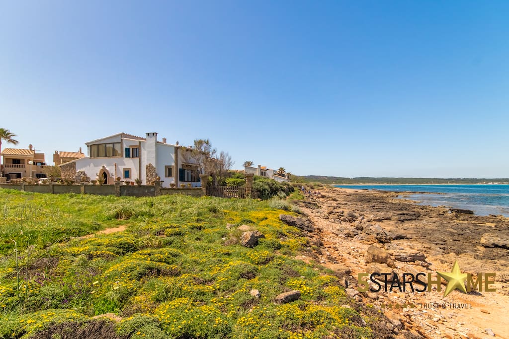 Holiday house in front of the sea