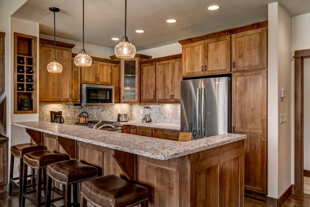 The kitchen comes complete with all the essentials for dinner!