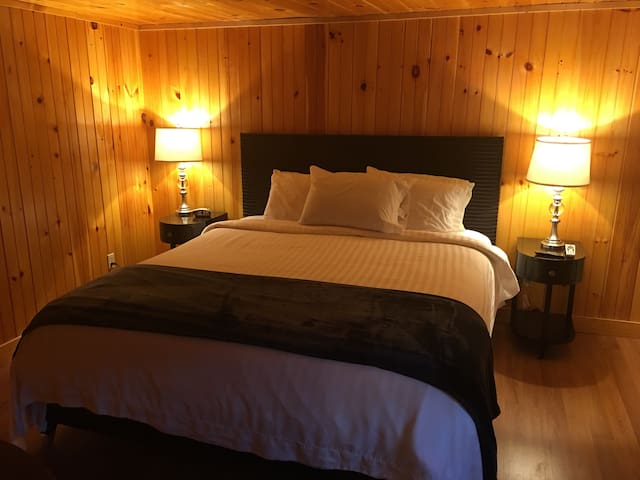 King Private Room at Cristy’s Madison #4