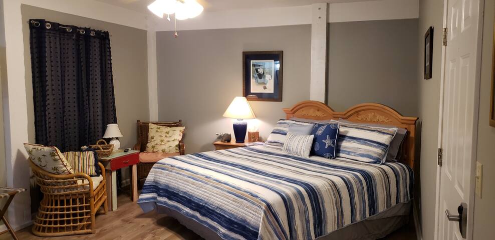 Surfside Hideaway (Pet Friendly w/NO FEE)