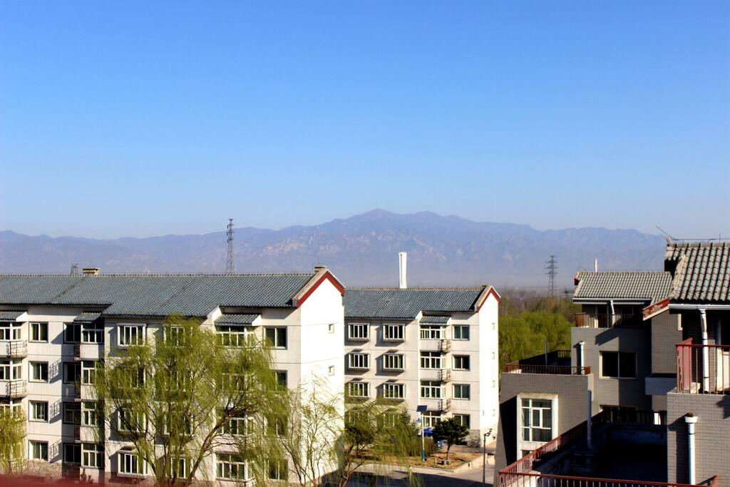 远眺海坨山