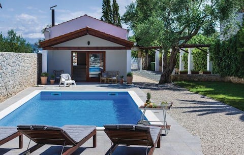 whole property (3 houses with pool) by the the sea