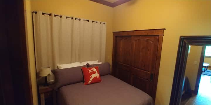 Დედოფლის ზომა მე-2 საძინებელი