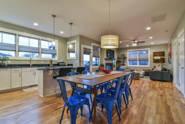 Modern Mountain Escape at The Josephine gallery image 2