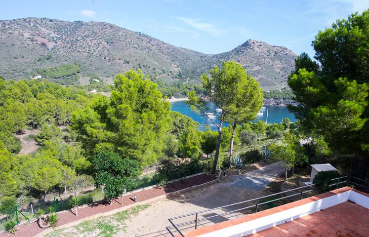 Casa Montjoi. 400m playa. Parque natural. Familias gallery image 3