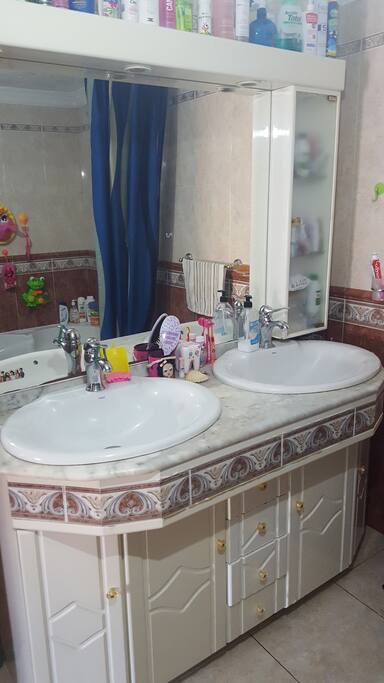 Bathroom sinks