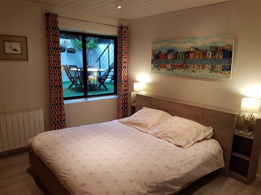 Chambre 1 donnant sur le des de jardin
