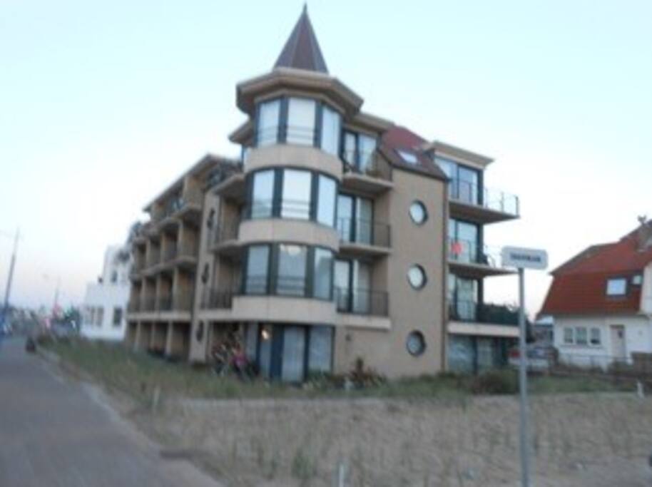 Résidence "La Tourelle" à 50 mètres de la plage, à 200 mètres des commerces