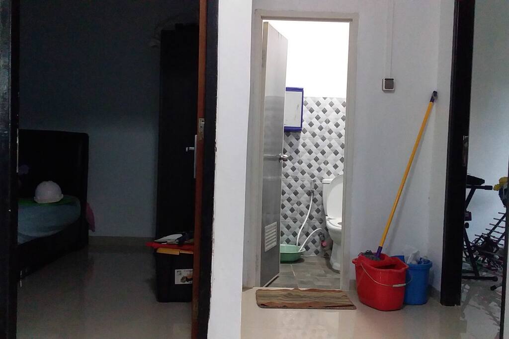 Toilet & Shower