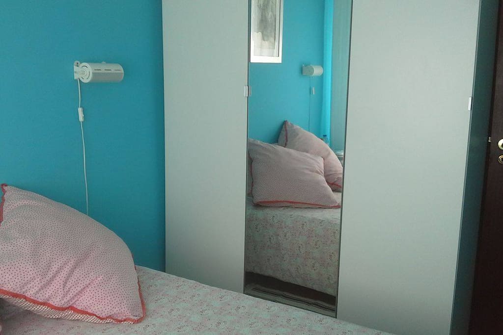 Quarto de dormir - closet, espelho.