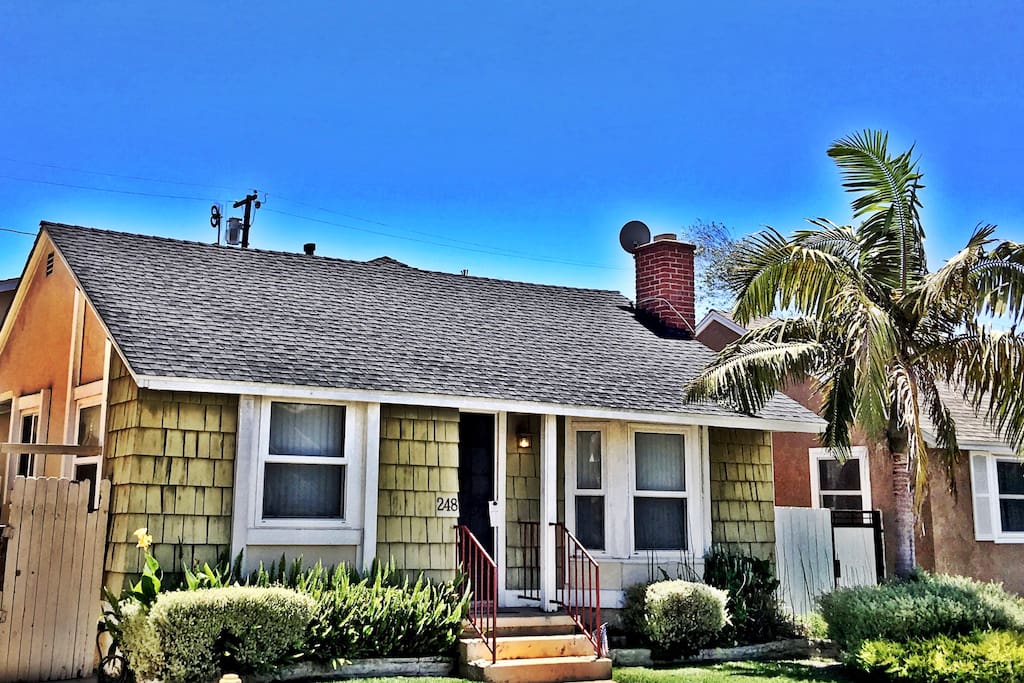 Belmont Shores Beach House - Walk to the Sand :)