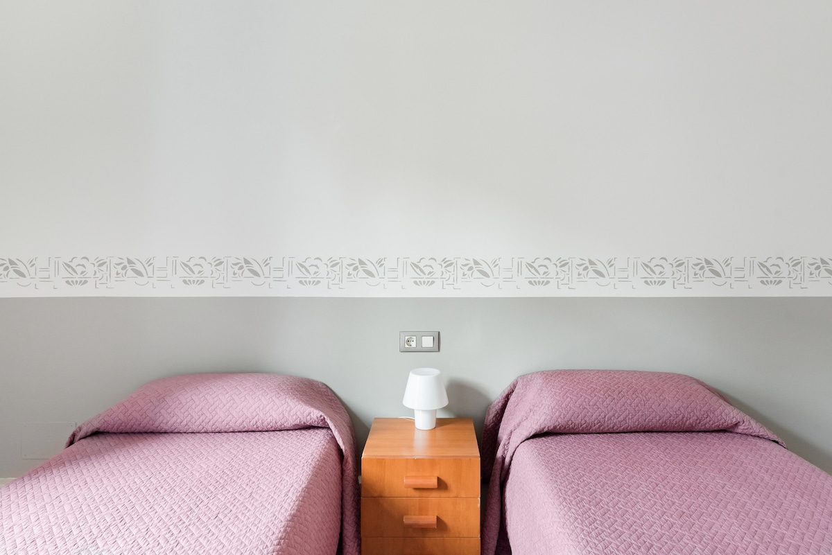 Room with 2 single beds on First Floor. 