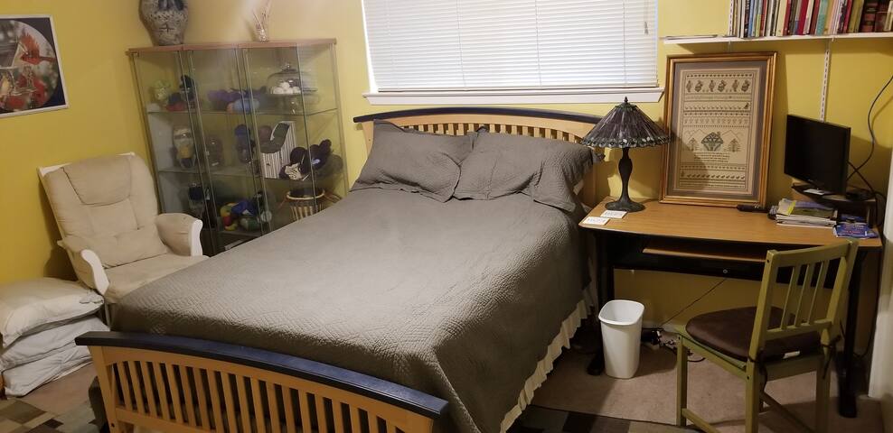 Bedroom in Clear Lake Area