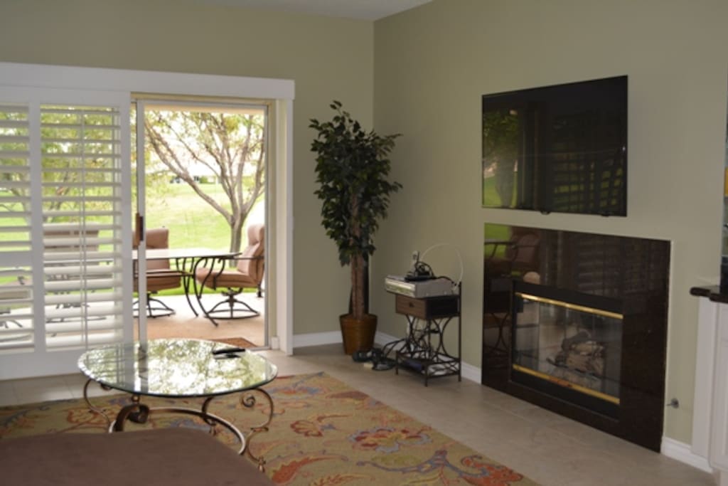 Living Room w/fireplace