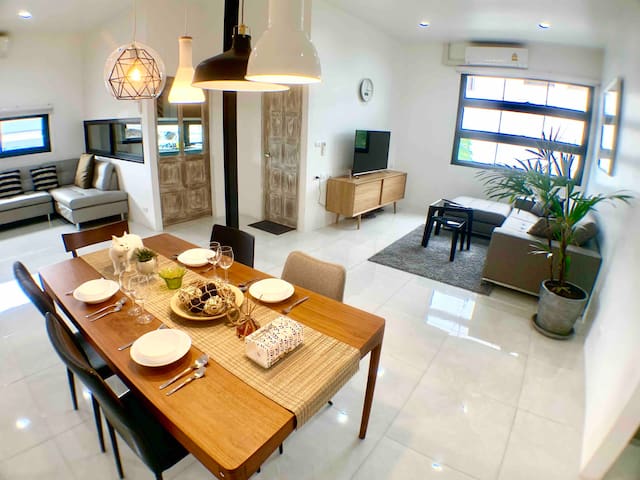 New 7BR EntireVilla 11Bath,JJ Market MRT/BTS 24PPL