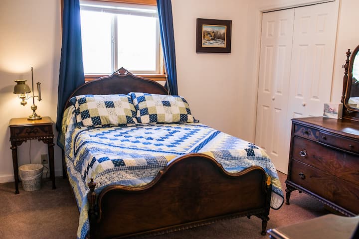 Lit complet avec meubles anciens