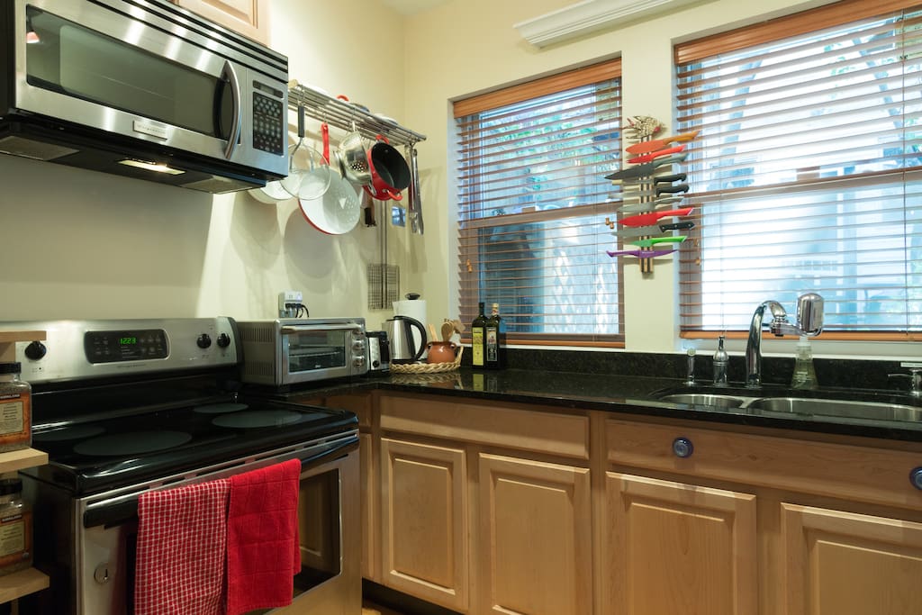 Kitchen stocked with amenities: oil, spices, vinegar, instant oatmeal, tea/ coffee and even hot chocolate!