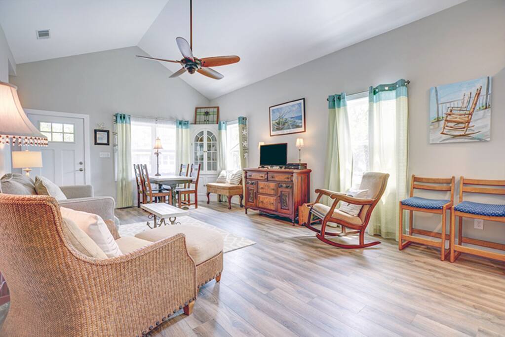 Great Room Living Area with Flat Panel TV and Queen EZ-Bed for Additional Sleeping