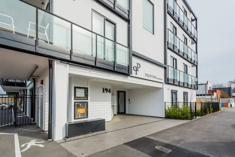 Central City Apt. 2 bed with Private car park