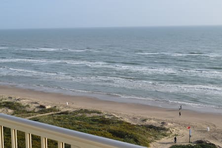 INCREDIBLE BEACHFRONT 2 BR CONDO 9TH FLOOR SPI