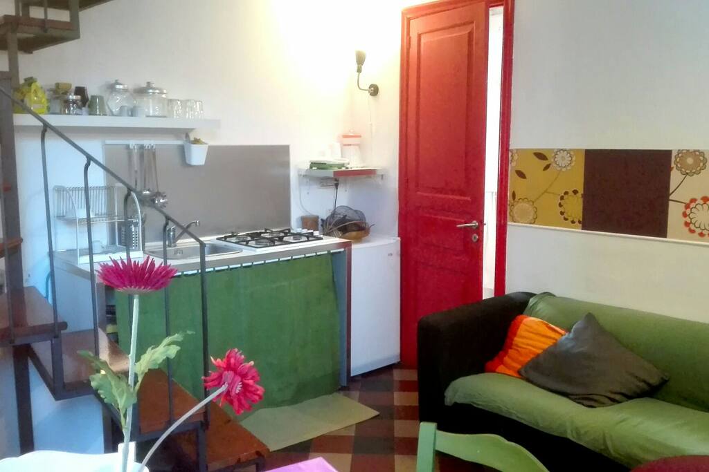 Living con cucina accessoriata