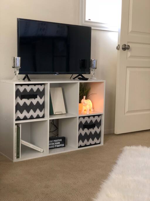 Smart TV including Netflix